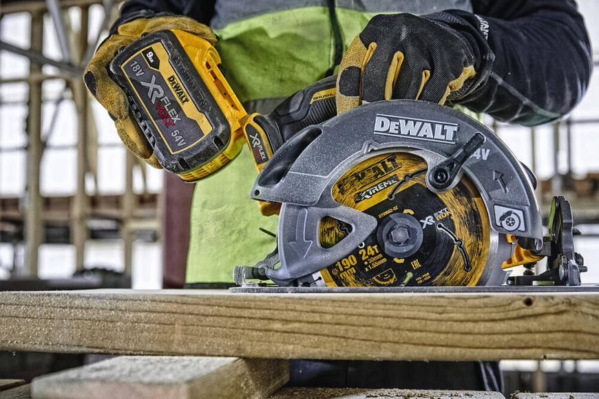 Пила дисковая аккумуляторная DeWALT DCS578NT DCS578NT фото