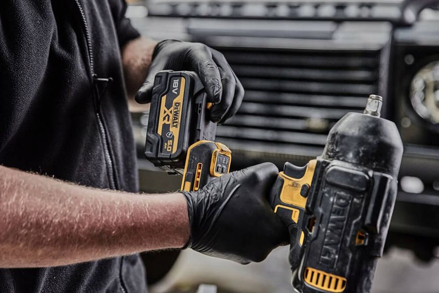 Гайковерт ударный аккумуляторный бесщёточный DeWALT DCF900P2G DCF900P2G фото