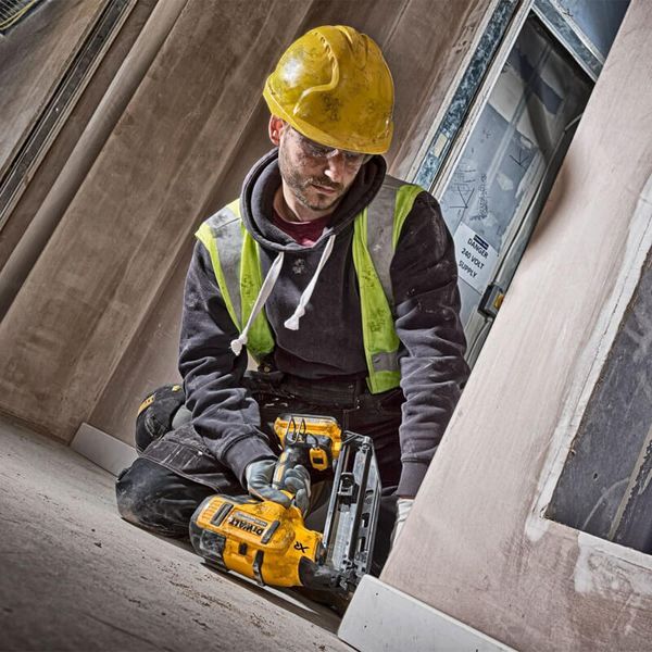 Пистолет гвоздезабивной аккумуляторный бесщёточный DeWALT DCN660N DCN660N фото