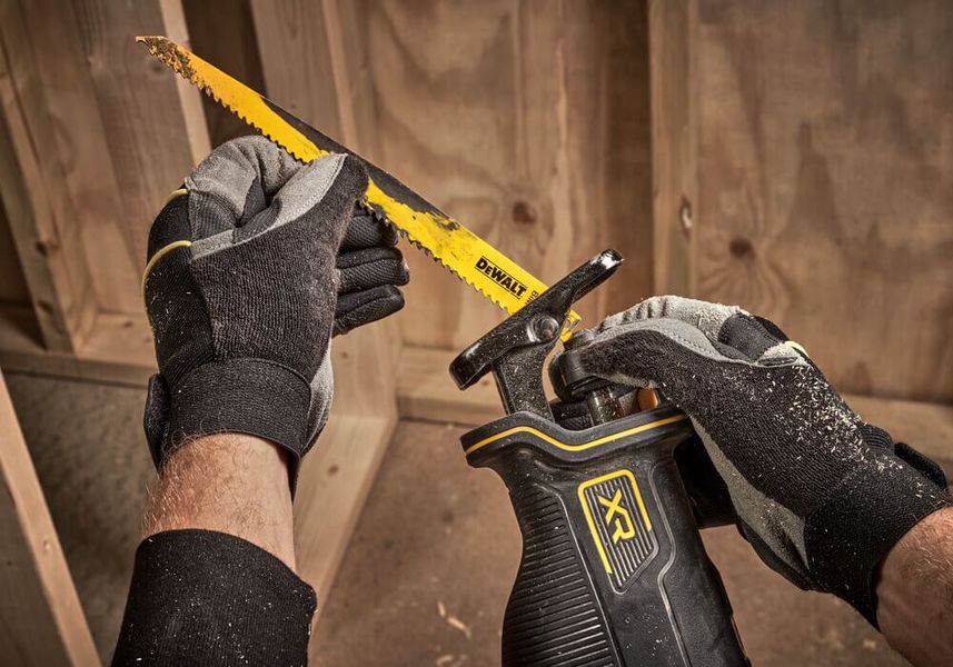 Пила сабельная аккумуляторная DeWALT DCS382N DCS382N фото