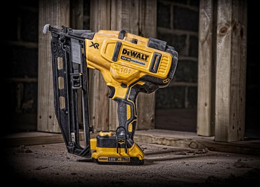 Пистолет гвоздезабивной аккумуляторный бесщёточный DeWALT DCN662D2 DCN662D2 фото