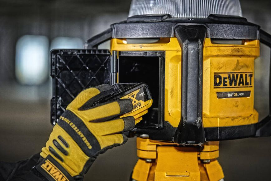 Фонарь светодиодный аккумуляторный DeWALT DCL074 DCL074 фото