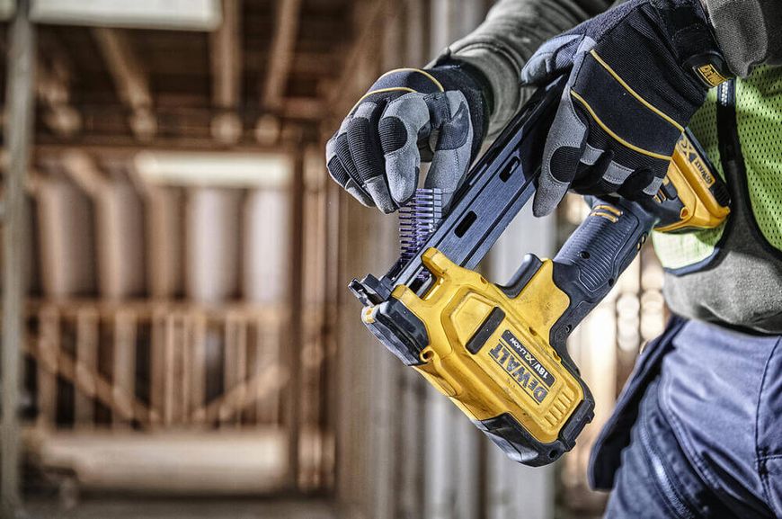 Степлер скобозабивной аккумуляторный DeWALT DCN701D2 DCN701D2 фото