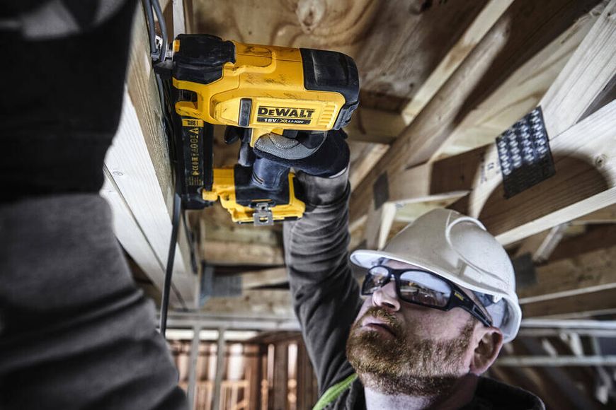 Степлер скобозабивной аккумуляторный DeWALT DCN701D2 DCN701D2 фото