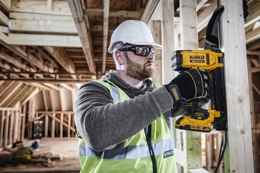 Степлер скобозабивной аккумуляторный DeWALT DCN701D2 DCN701D2 фото