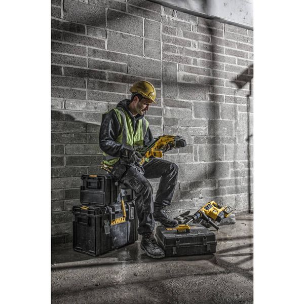 Пистолет гвоздезабивной по бетону аккумуляторный бесщёточный DeWALT DCN890N DCN890N фото