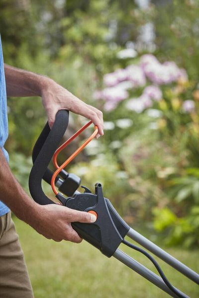 Газонокосилка аккумуляторная BLACK+DECKER BCMW3318L2 17436 фото