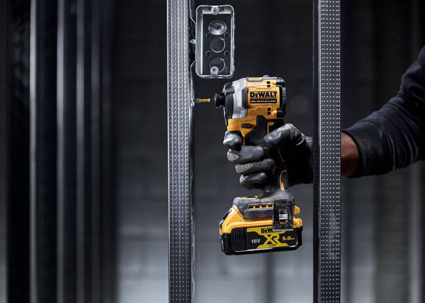 Шуруповерт ударный аккумуляторный бесщёточный DeWALT DCF850P2T DCF850P2T фото