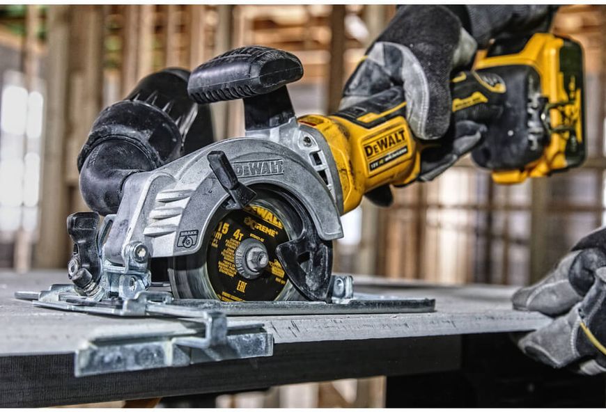 Пила дисковая аккумуляторная бесщёточная DeWALT DCS571N DCS571N фото