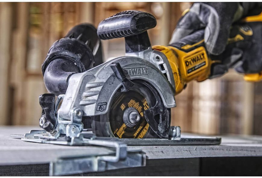 Пила дисковая аккумуляторная бесщёточная DeWALT DCS571P2 DCS571P2 фото