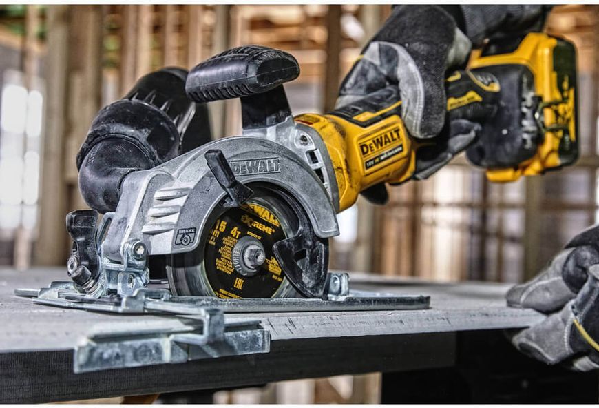 Пила дисковая аккумуляторная бесщёточная DeWALT DCS571P2 DCS571P2 фото