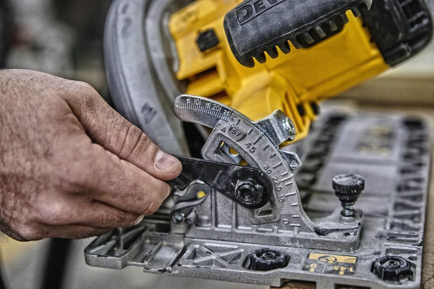 Пила дисковая сетевая DeWALT DWE576K DWE576K фото