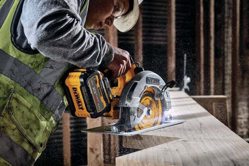 Пила дисковая аккумуляторная бесщеточная DeWALT DCS573T1 DCS573T1 фото