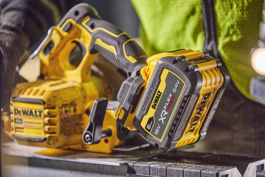 Пила дисковая аккумуляторная бесщеточная DeWALT DCS573T1 DCS573T1 фото