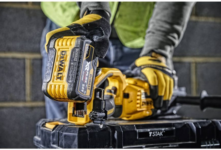 Дрель аккумуляторная бесщёточная DeWALT DCD470N DCD470N фото