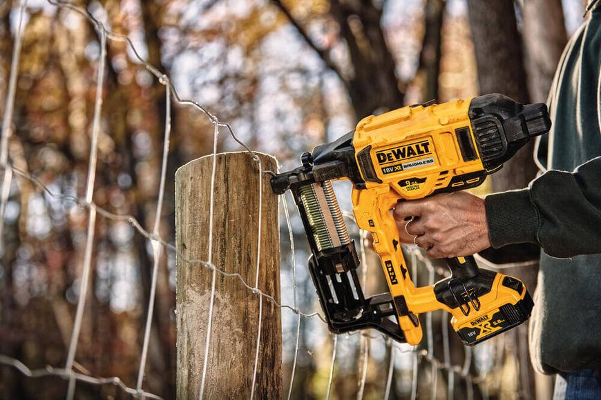 Степлер скобозабивной аккумуляторный бесщёточный DeWALT DCFS950N DCFS950N фото